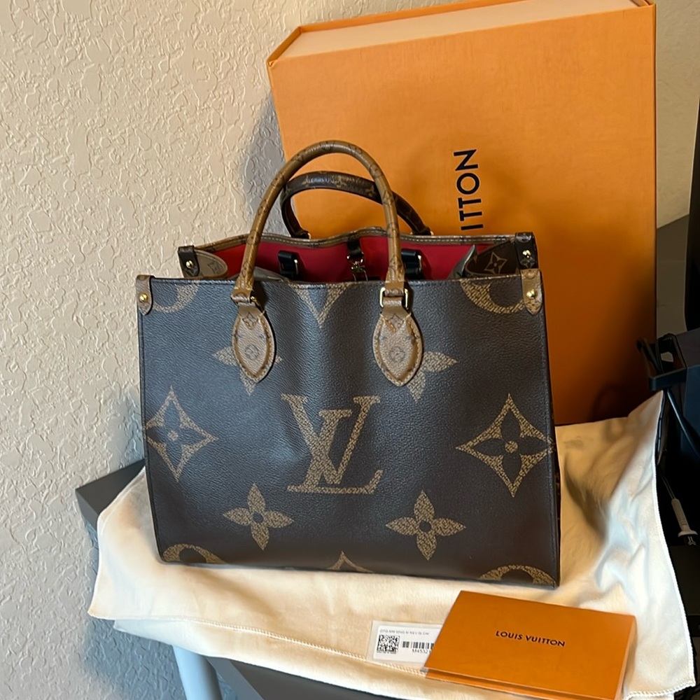 Louis Vuitton OnTheGo MM
